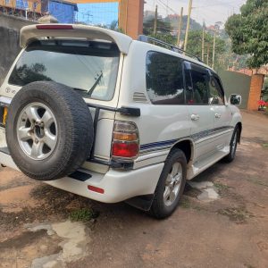 Toyota Land Cruiser V8 for self drive hire in Uganda